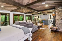 Modern, Luxurious Cabin for Two Located on a Cascading Waterfall. - 부티크