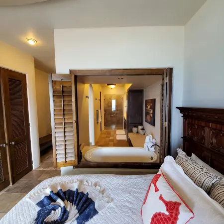 2-Story Premium PENTHOUSE Sandy Beach-Front Condo