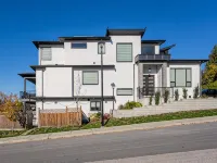 Modern Gateway Family-sized Suite in Thornhill-Maple Ridge - BC Hotels in Maple Ridge