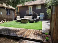 Arrowhead, A/C, Private Jacuzzi, Huge Backyard, 65" TV, Fully Stocked, Dogs OK. - Hytter