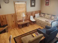 Deep Creek Apartment - Quaint very close to downtown BC & national park - 2성급