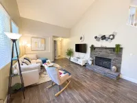 High Ceiling & Amazing backyard & family Kids friendly - พร้อมWifi