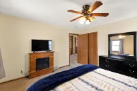 Beautiful home minutes from downtown! - Bungalows