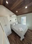 Cozy 101 Cabin 1 bdrm on Smith Lake Located beside Smith Lake Park Boat Ramp