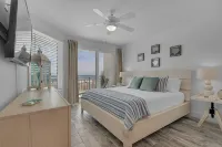 Brand New Luxury, 4 Bedroom/3 Bath, GULF FRONT Condo - Kitchens