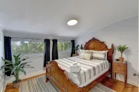 Austin Oasis Near UT and Downtown - Private Pools