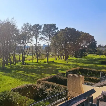Apartment with beautiful view over a wooded park and a large terrace