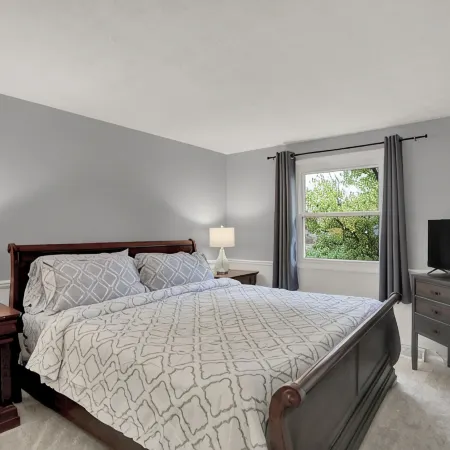 Private/spacious home w/backyard near Grand Park