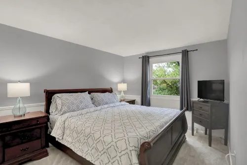Private/spacious home w/backyard near Grand Park - Wi-Fi