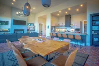 Luxury Cabin on Ski Bike Trail, 4Br, Hot Tub with Mountain Views - Chalets