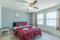 Huge Getaway Home with Gameroom, Arcades, Firepit - Wi-Fi