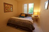Lux 2/2 w/Firepit Next to Kaweah River & 10 Min from Sequoia National Park - 4-Sterne