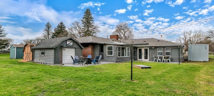Charming 3-bedroom 5 Bed house with WiFi & extras in delightful Geneva Hotels in Seneca County
