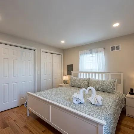 Sunny Downtown 2BR w/ Parking