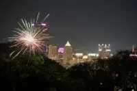 Chic Condo/Walk to Restaurants & Bars/Minutes to Pittsburgh/Free Parking - balcony