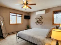 Breezy Hills - Unit 1; Lake Bemidji, King Bed, Kayaks, PB Trail Private Access - พร้อมระเบียง