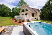 Welcome to Twin Creeks. Private Chalet with Hot Tub - 11 Minute to Bristol Mtn! - Alppimaja