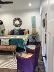"Stay A While" Couples Retreat - One Block from Main Street! - 民泊
