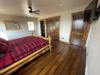 Spacious, 3 bedroom private cabin on 6 acres. Near Mickelson trail & Deadwood - Chalets