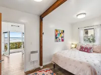 Darling pink beach house with epic views in a cozy community. - 4성급