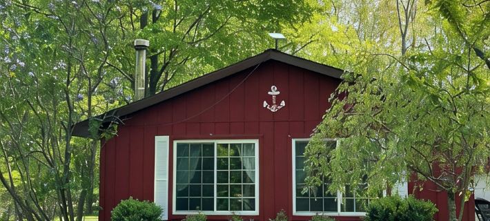 Cozy cottage with natural fire place! Hotels in Huron County