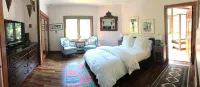 East Hampton Art House Bed and Breakfast - Boutique