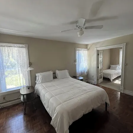 GREAT FOR FAMILIES! 3 MINUTE WALK TO MAIN STREET & 1 MILE FROM WINDHAM SKI MT.
