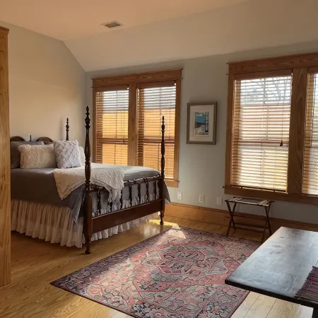 Downtown Manteo Studio - 12 minutes to OBX beaches!