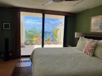 Puu Poa - Magnificent Oceanfront Condo - Strand