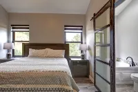 Game Room, Fully Paved Roads, WiFi and Luxury Finishes - balcony