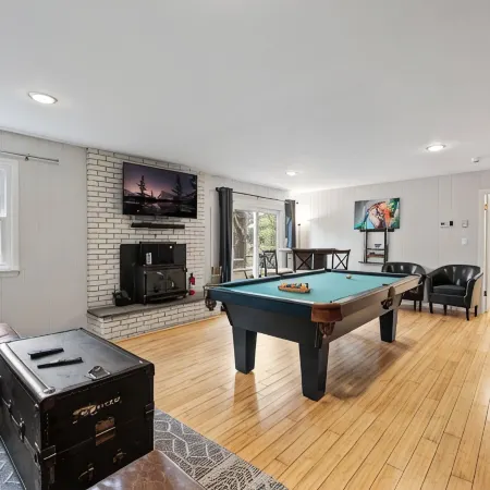 Comfortable & Spacious 5BD/3BA - Walk to State College HS and 5 min Uber to PSU