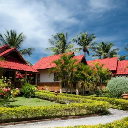 Long Bay Resort Отели рядом с достопримечательностью «Пляж Салад-Бич»