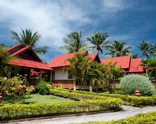 Long Bay Resort Отели рядом с достопримечательностью «Пляж Хадсалад»