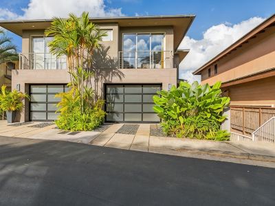 Modern Oceanfront Resort Living. Luxury Oceanfront Bedroom Suites. Sleeps 10!