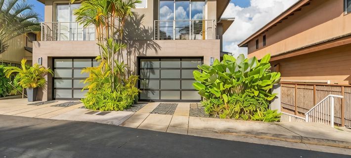 Modern Oceanfront Resort Living. Luxury Oceanfront Bedroom Suites. Sleeps 10! Hotels in Lihue