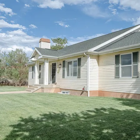 Fully Remodeled Farmhouse Accessible to Brian Head Ski Resort