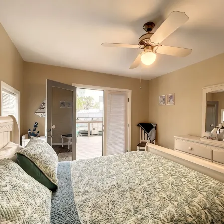Sept Blow Out Sale! 4 Bedrooms, Decks 2 Docks, 400FT of Shore. Trailer Parking