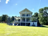“The Oasis” <br>Beautiful private home with In-ground pool and sauna.<br> - 무료 와이파이