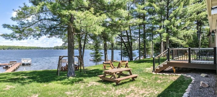 Cedar Lodge: Lakefront Cabin - Wi-Fi, Free Firewood, Generator, No Cleaning Fee! Hotels in St. Germain