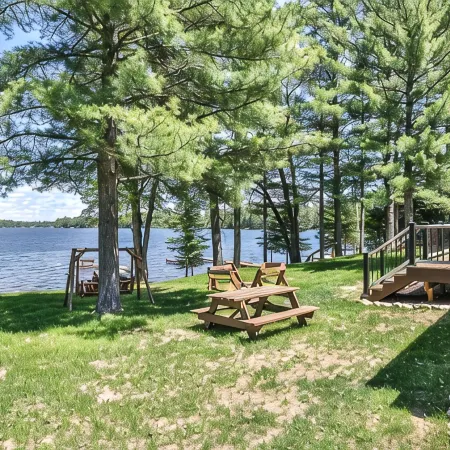 Cedar Lodge: Lakefront Cabin - Wi-Fi, Free Firewood, Generator, No Cleaning Fee!