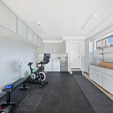 Remodeled beach house, 3-minute walk to sand, Main St. restaurants and shopping