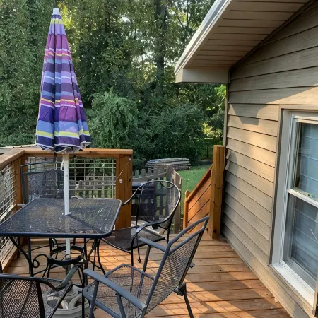Holly Hill Farm House, Only 6 Miles from Downtown Mount Airy, NC, Sleeps 4