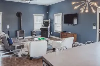 Spacious luxury cabin with hot tub and a great view! - 4-Star
