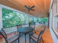 "Olympic House" on Main Street Lake Placid! Hot Tub, Big Front Porch, Pingpong - 4-Star