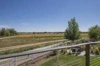 The Bird House of Frederick with Open Space & Lake Views! - 4성급