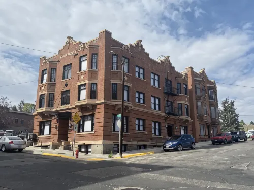 Luxury Historic Condo in Uptown Butte - Homestays