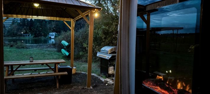Beachfront Steampunk Airstream, Cosy Year-Round Glamping on the Kitsap Peninsula Ξενοδοχεία στην πόλη Kitsap County