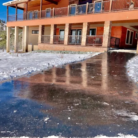 Large Downstairs Rental.1 Bedroom.Full Size Kitchen.Walk in Shower No Sharing