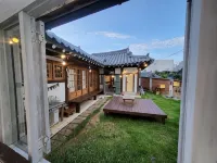 Hundred Years Hanok - Mountain view