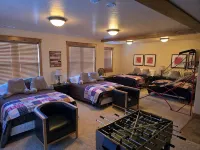 Cove Ct Cabin Island Park Idaho ~Theater Room & Snowmobile Parking ~ Sleeps 18 - 4 星級